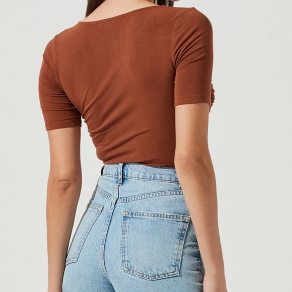 EUC Beautiful Comfy Soft Hook and Eye Corset Style Short Sleeve Thong Bodysuit - Picture 5 of 14